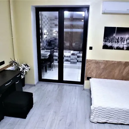 Studio City Apartment *