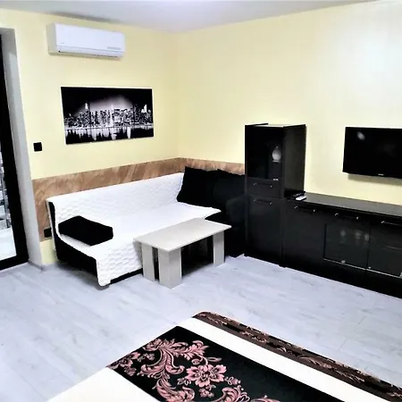 Studio City Apartment *