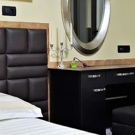 Studio City Apartment *